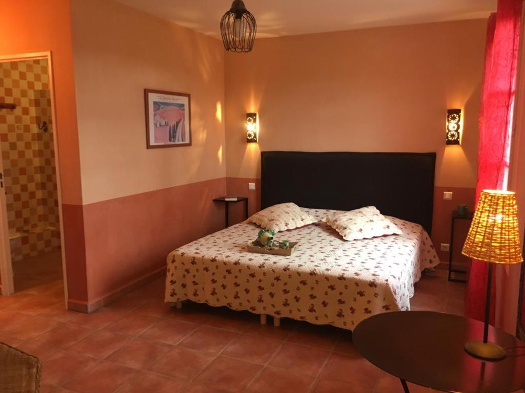 מוסטיה-סן-מארי La Ferme Du Petit Segries Bed And Breakfast מראה חיצוני תמונה