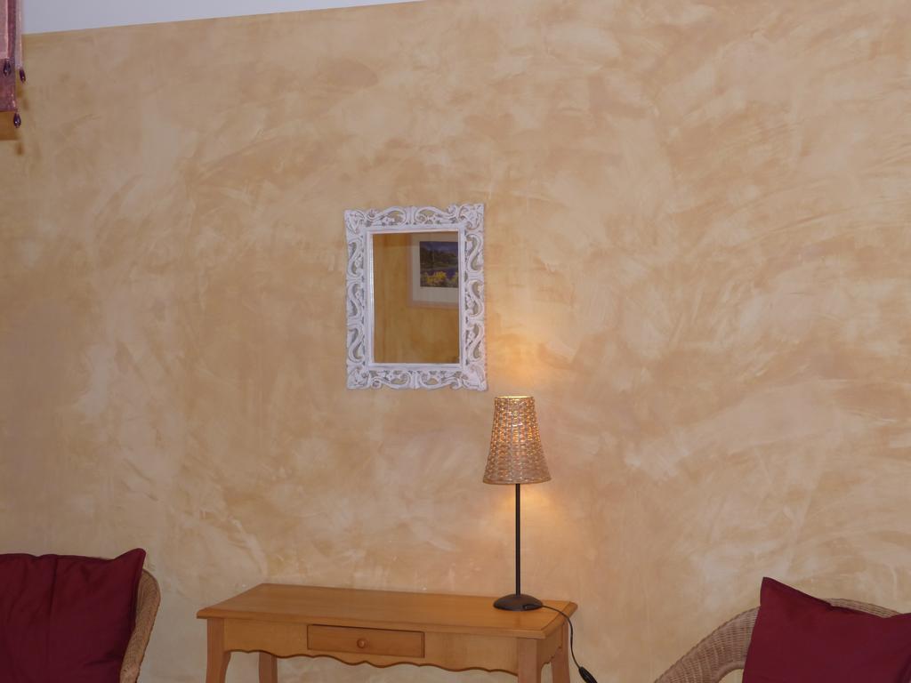 מוסטיה-סן-מארי La Ferme Du Petit Segries Bed And Breakfast מראה חיצוני תמונה