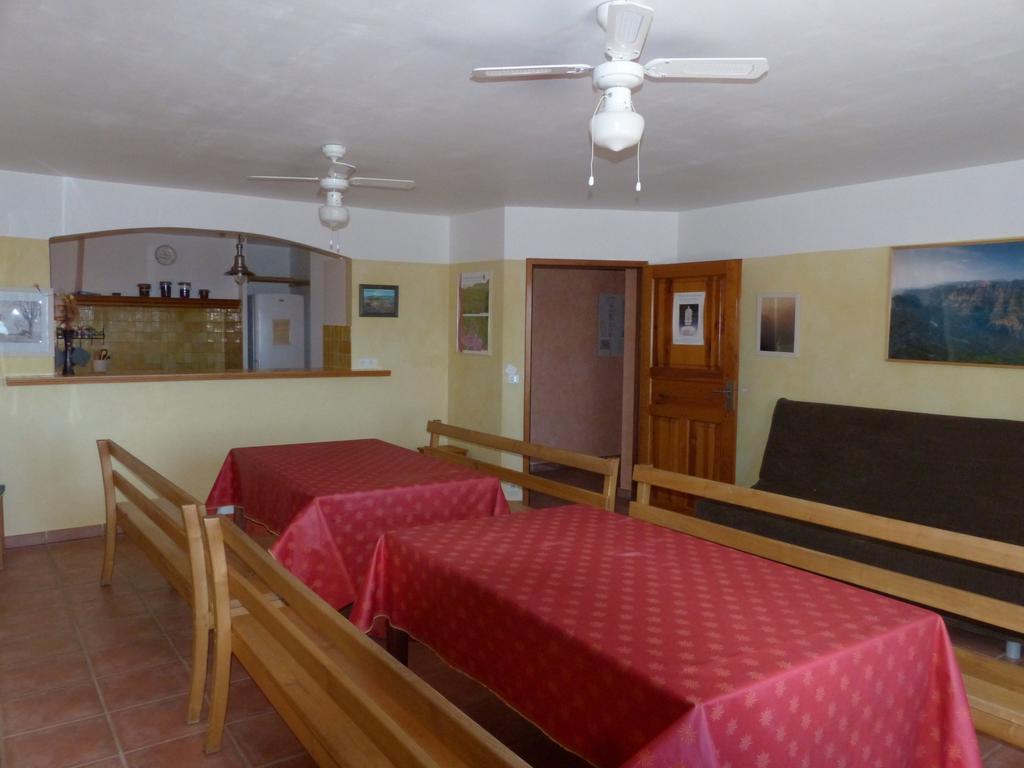 מוסטיה-סן-מארי La Ferme Du Petit Segries Bed And Breakfast מראה חיצוני תמונה