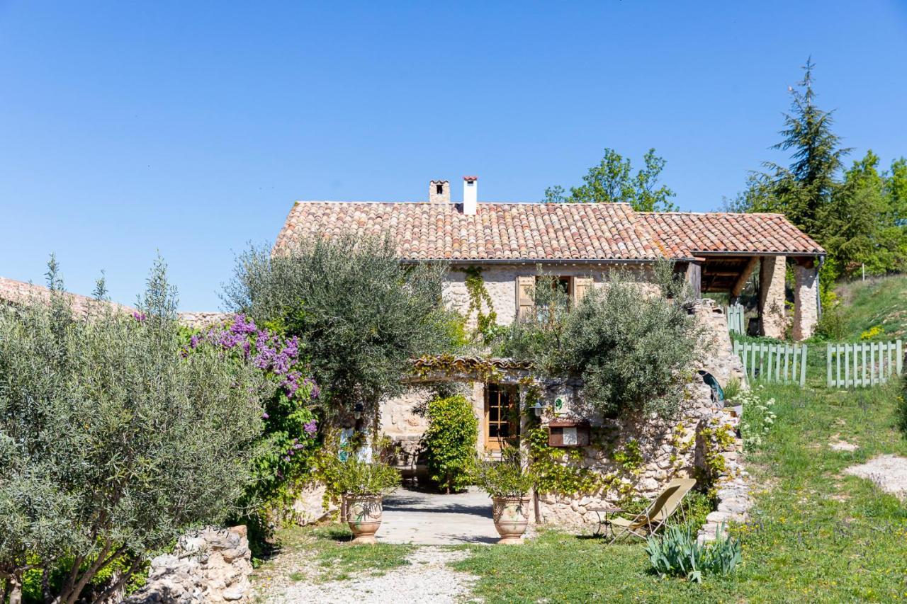 מוסטיה-סן-מארי La Ferme Du Petit Segries Bed And Breakfast מראה חיצוני תמונה