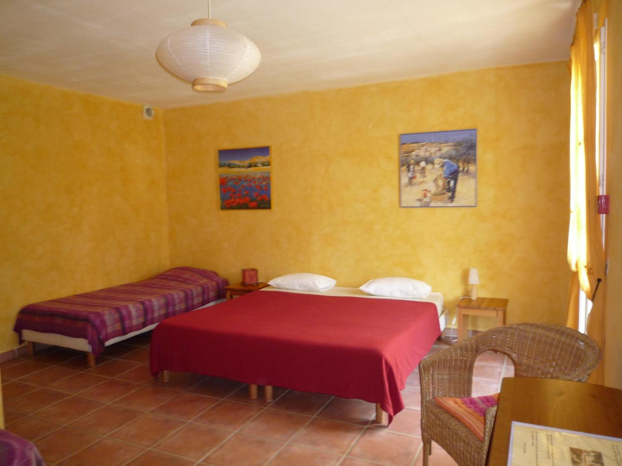 מוסטיה-סן-מארי La Ferme Du Petit Segries Bed And Breakfast מראה חיצוני תמונה