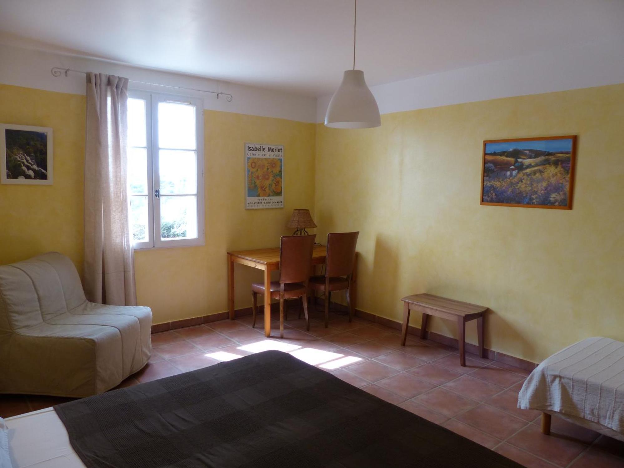 מוסטיה-סן-מארי La Ferme Du Petit Segries Bed And Breakfast חדר תמונה