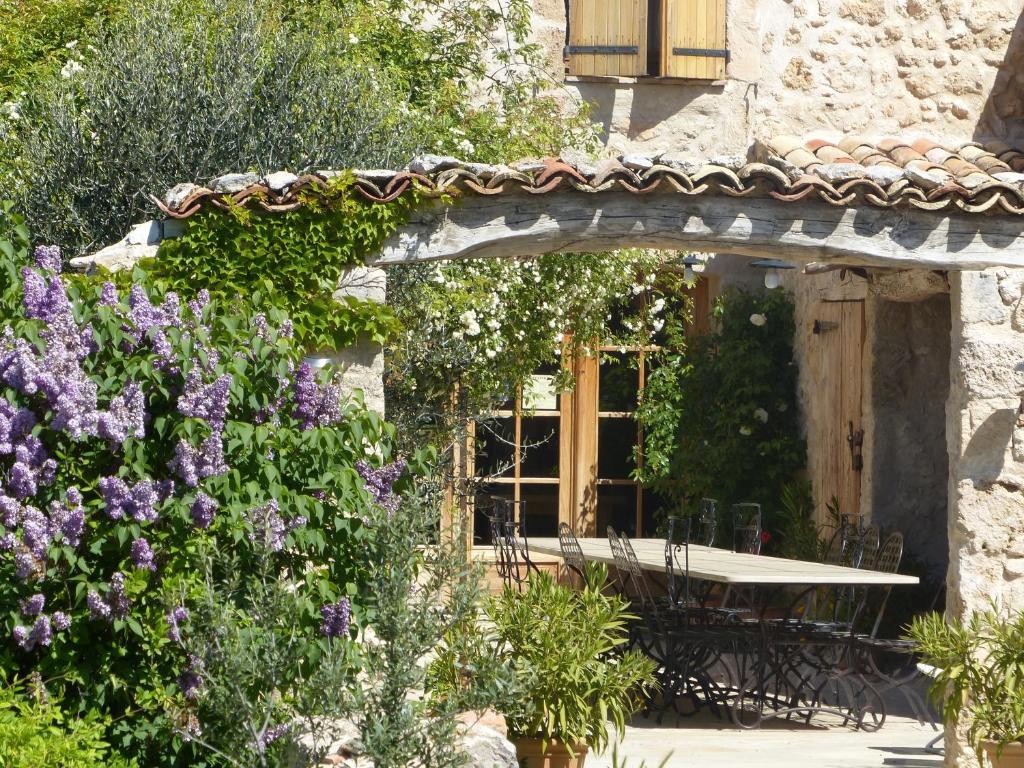 מוסטיה-סן-מארי La Ferme Du Petit Segries Bed And Breakfast מראה חיצוני תמונה