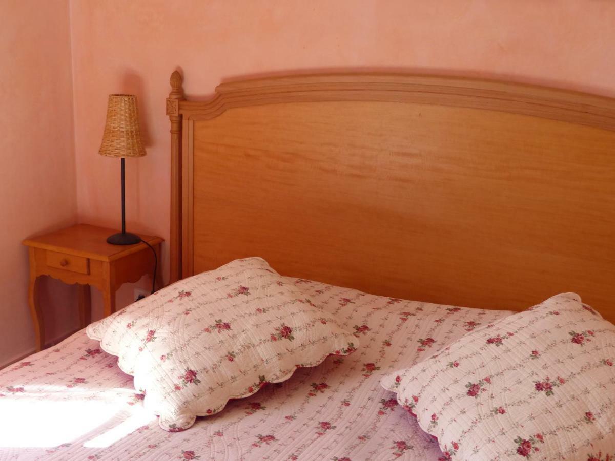 מוסטיה-סן-מארי La Ferme Du Petit Segries Bed And Breakfast מראה חיצוני תמונה