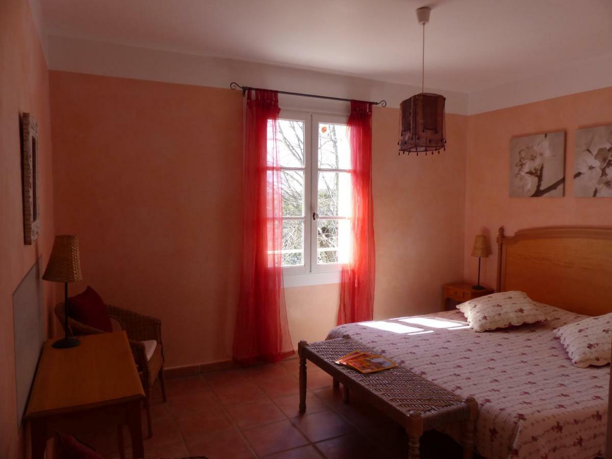 מוסטיה-סן-מארי La Ferme Du Petit Segries Bed And Breakfast מראה חיצוני תמונה