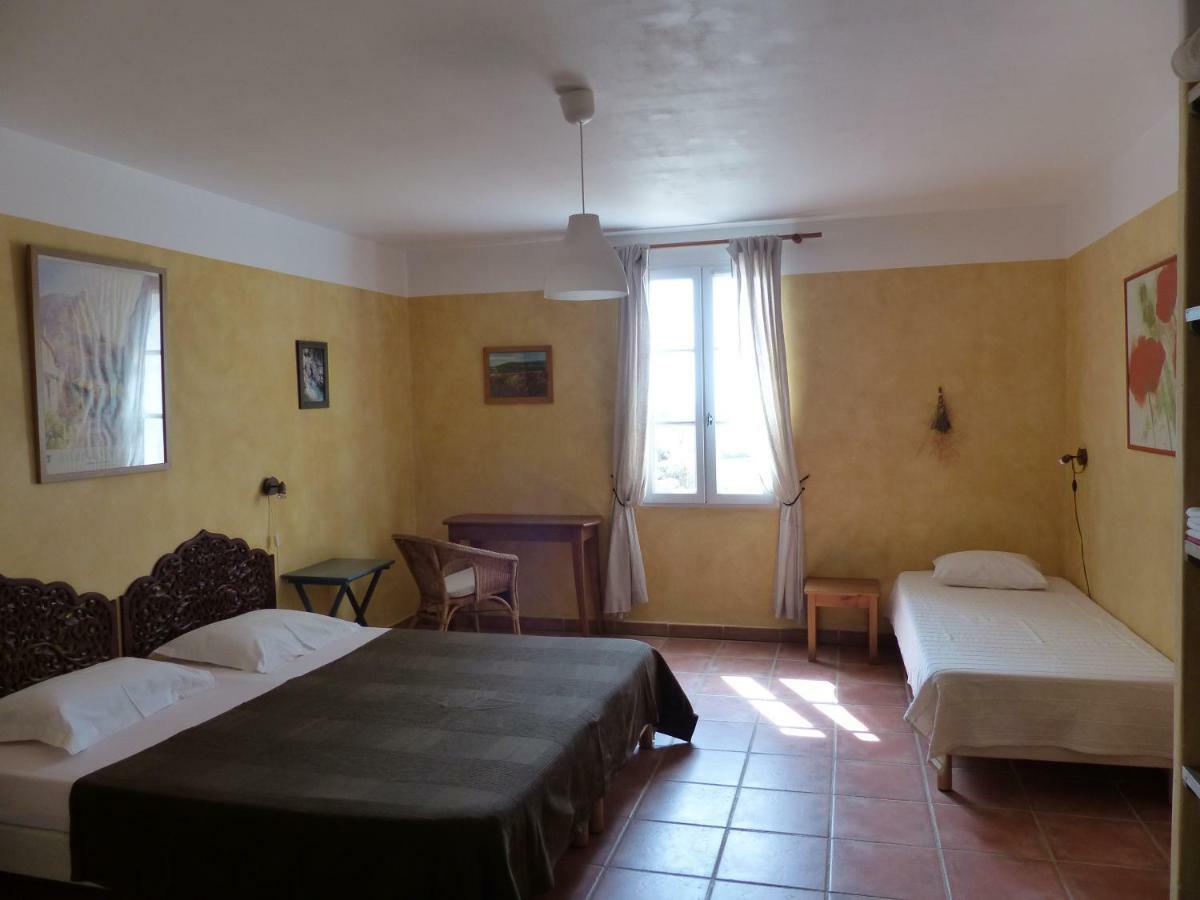 מוסטיה-סן-מארי La Ferme Du Petit Segries Bed And Breakfast מראה חיצוני תמונה