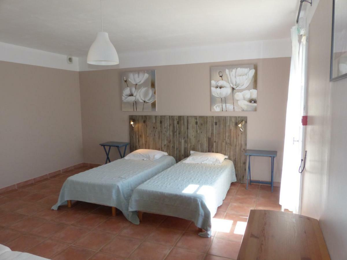 מוסטיה-סן-מארי La Ferme Du Petit Segries Bed And Breakfast מראה חיצוני תמונה
