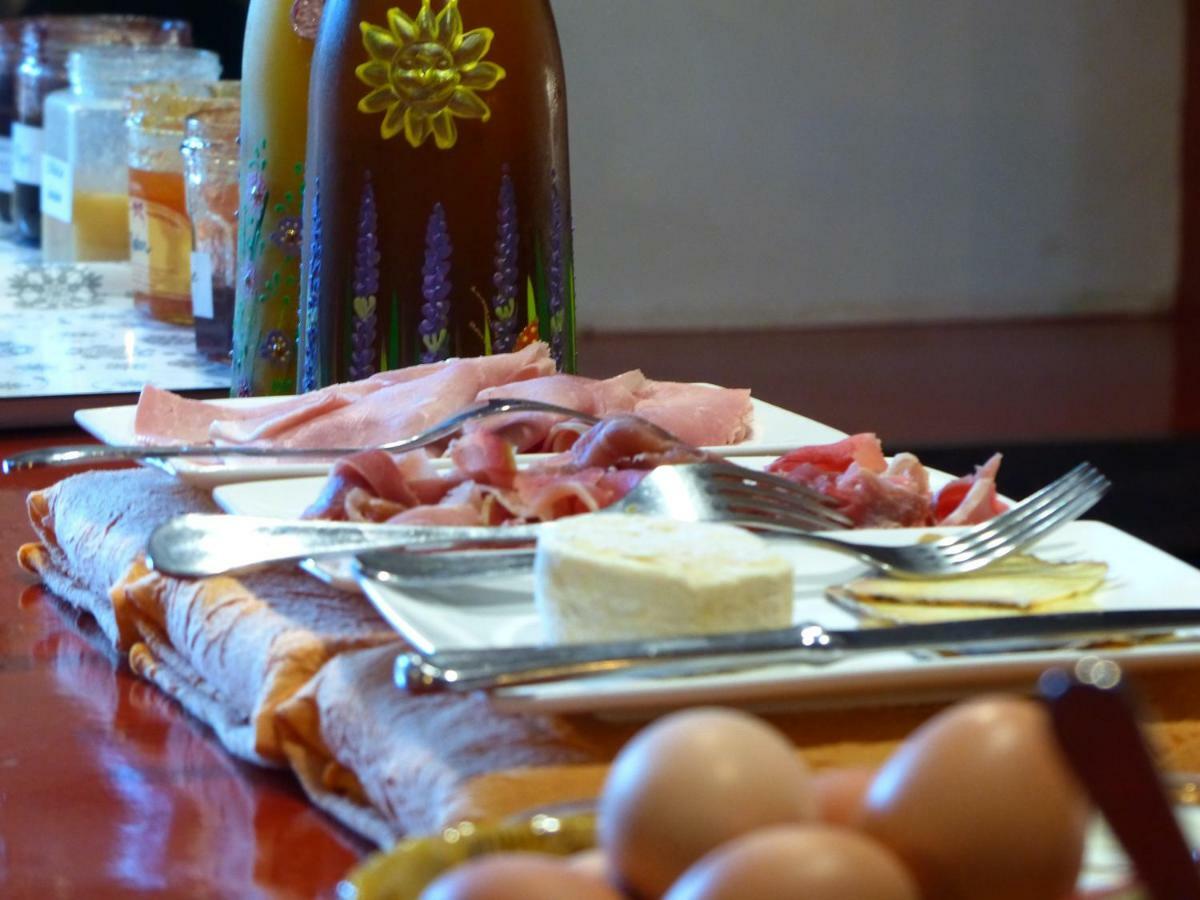מוסטיה-סן-מארי La Ferme Du Petit Segries Bed And Breakfast מראה חיצוני תמונה