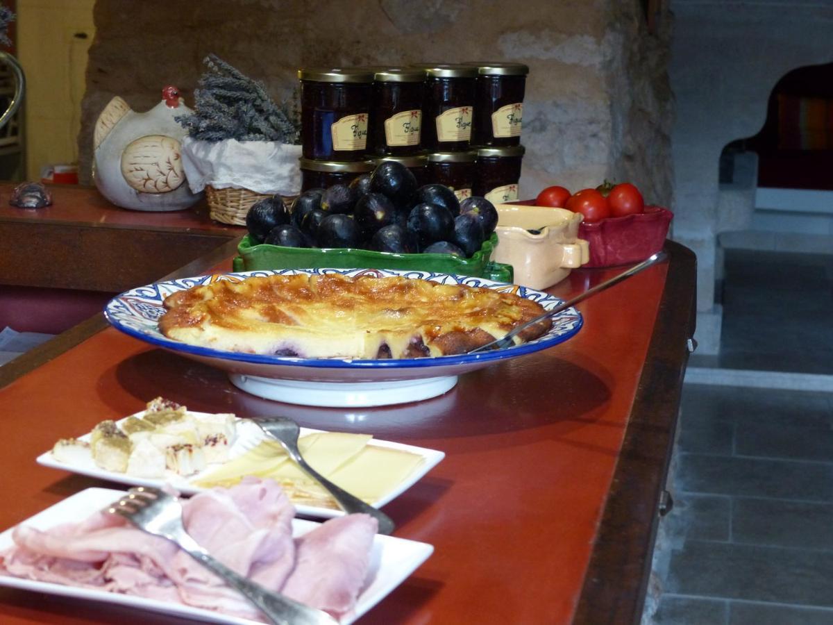 מוסטיה-סן-מארי La Ferme Du Petit Segries Bed And Breakfast מראה חיצוני תמונה